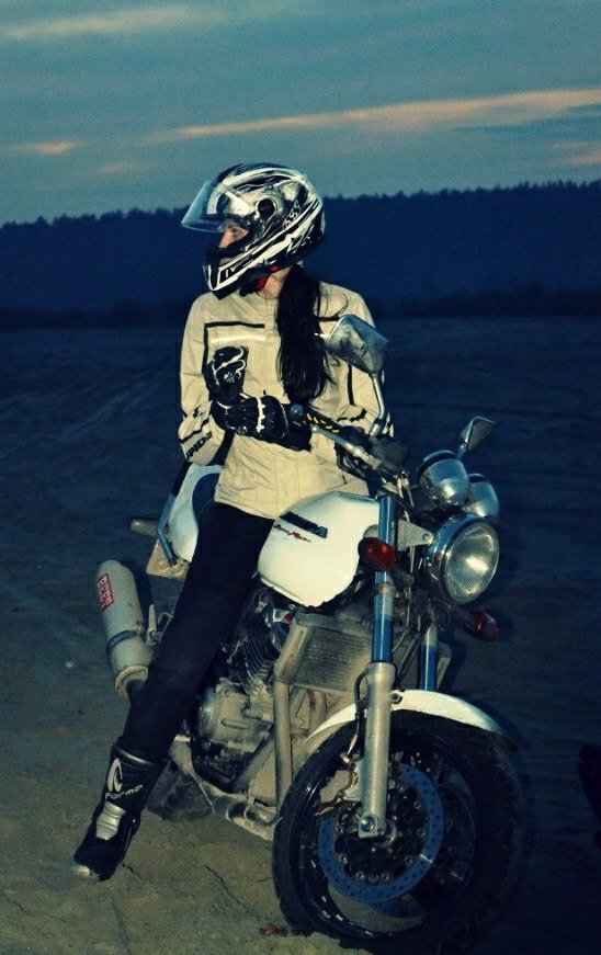 Девушка на мотоцикле - мотоцикл, вечер, девушка - оригинал