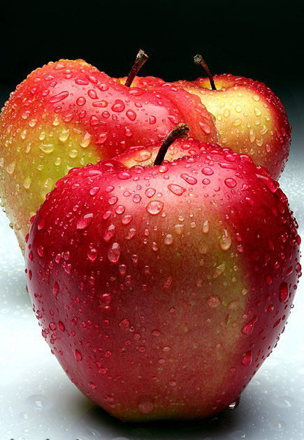 яблоки с каплями воды - фрукты, яблоки - оригинал