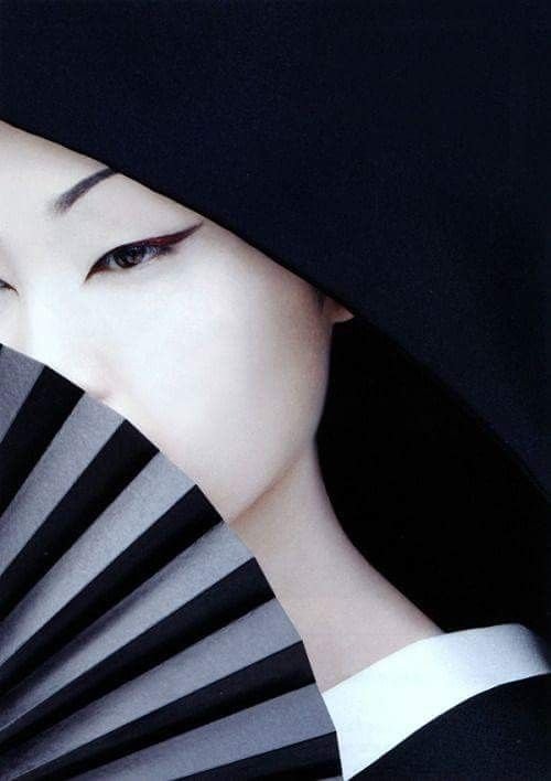 Гейша - веер, япония - оригинал