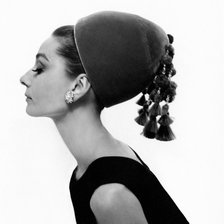Схема вышивки «Одри Хепберн в шляпке»