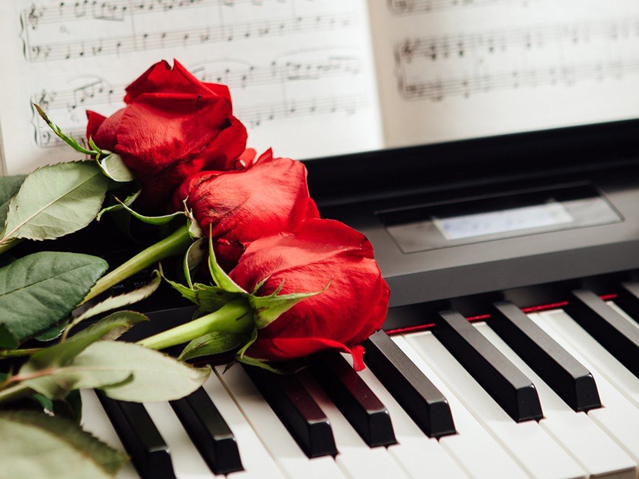 фортепиано с розой - фортепиано, пианино, музыка, роза, ноты - оригинал