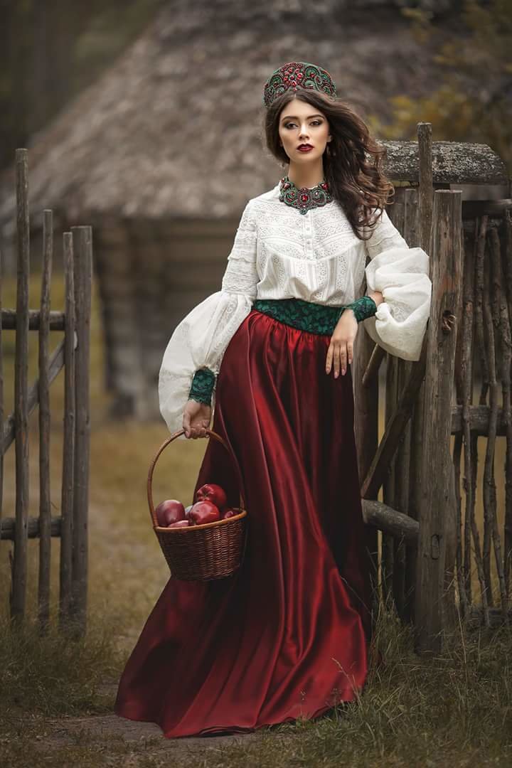 Девушка - украинка, девушка - оригинал