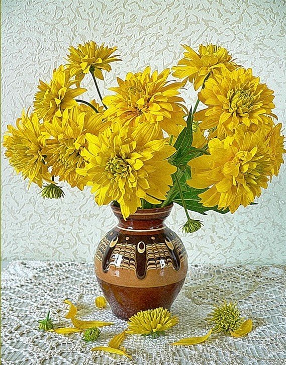 Золотые шары - цветы, ваза - оригинал