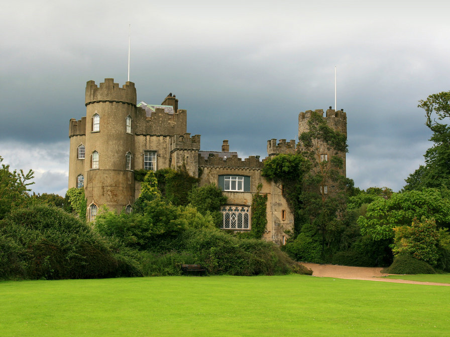 замок, перед грозой - оригинал