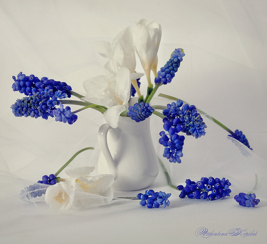 Бело-голубая компазиция - оригинал