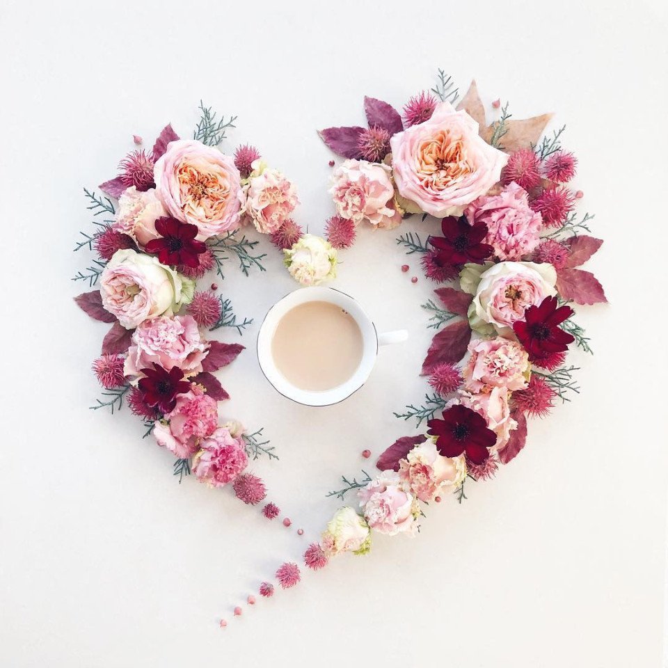 Сердце из цветов - цветы, сердце, кружка, чашка - оригинал