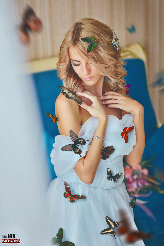 Девушка и бабочки - девушка, бабочки - оригинал