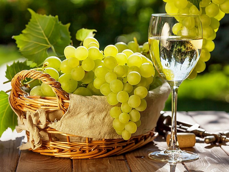 Солнечный виноград - натюрморт, фрукты, бокал, виноград - оригинал