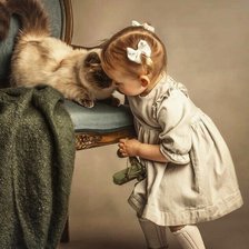 Схема вышивки «Девочка и кошка»