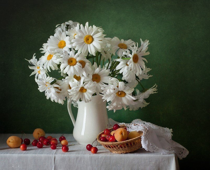 Натюрморт - вишня, букет, фрукты, натюрморт, цветы, ромашки, абрикосы - оригинал