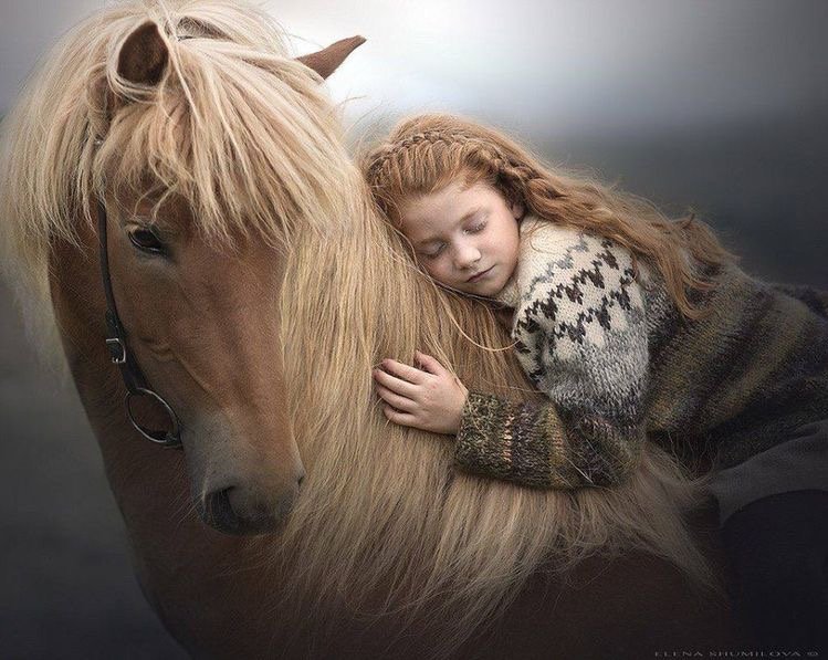 Девочка и лошадь - дети, лошадь - оригинал