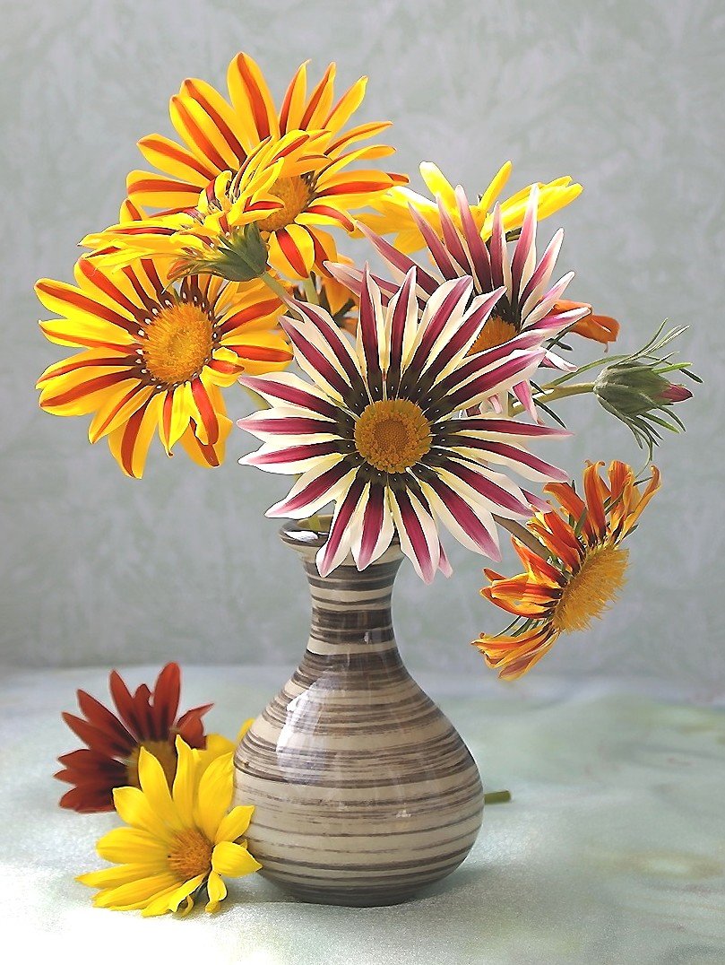 Букет - цветы, ваза - оригинал