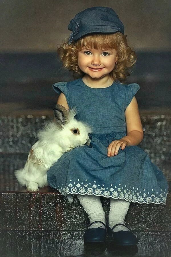 Девочка с кроликом - дети, девочка, кролик - оригинал