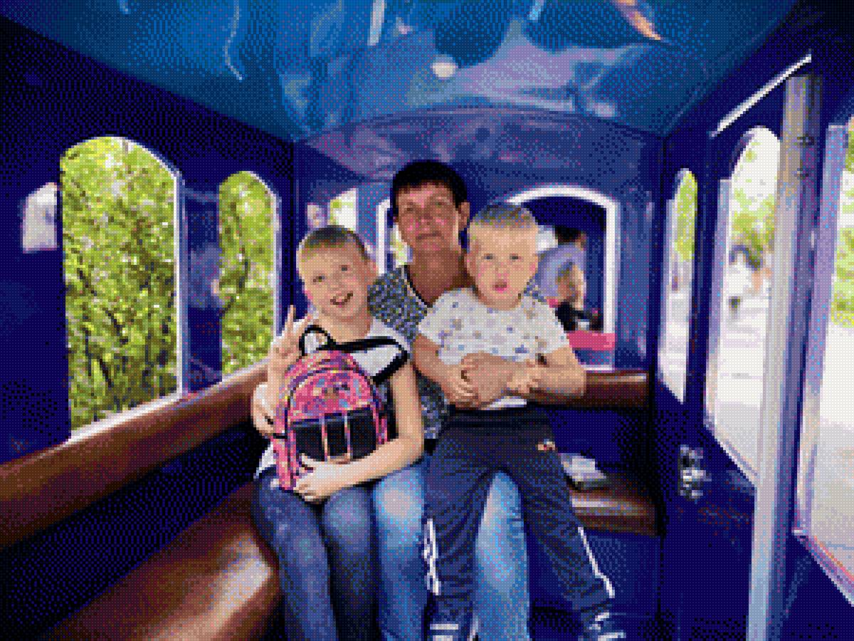 Бабушка с внуками - предпросмотр