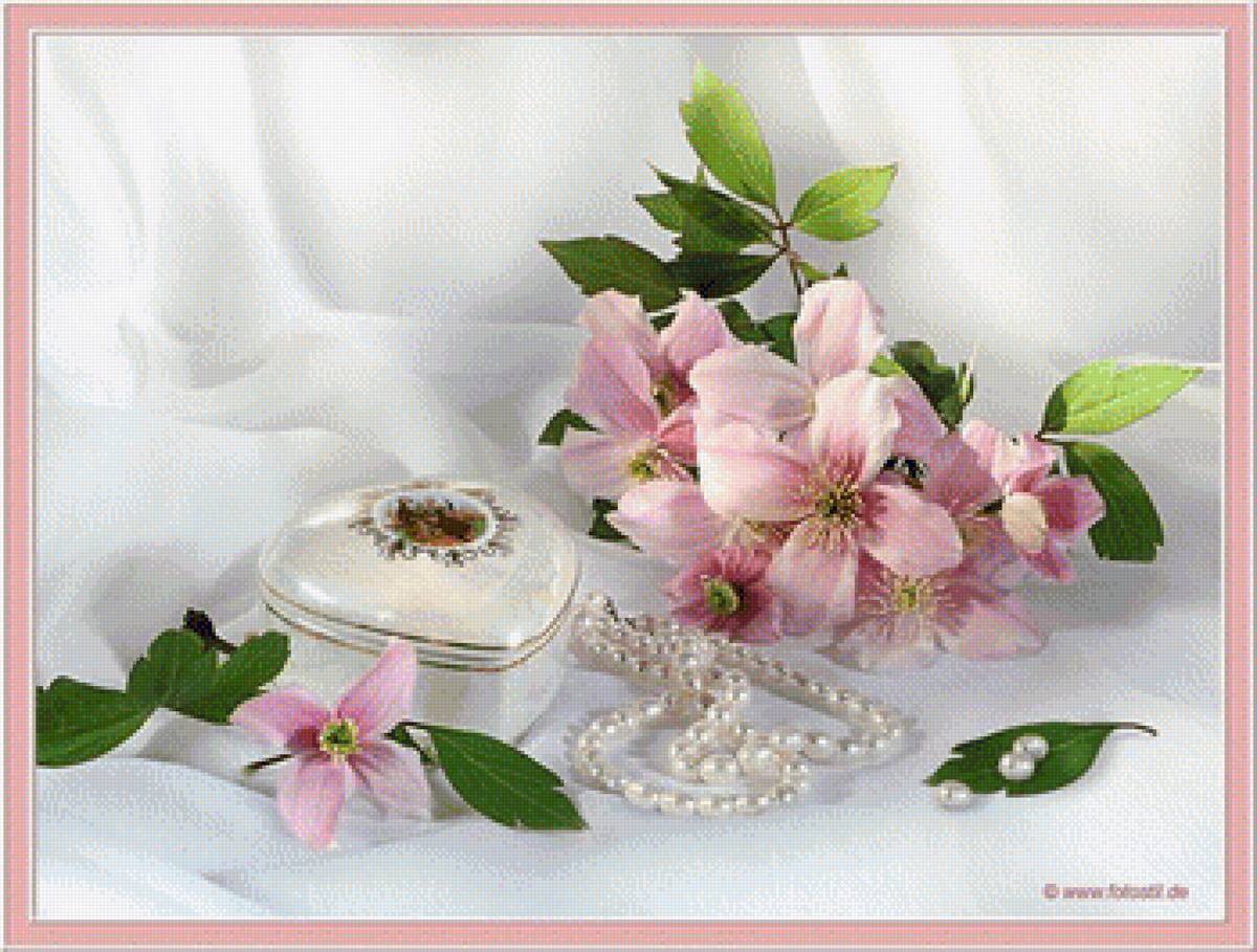 нежность - шкатулка, цветы, бусы, листя - предпросмотр