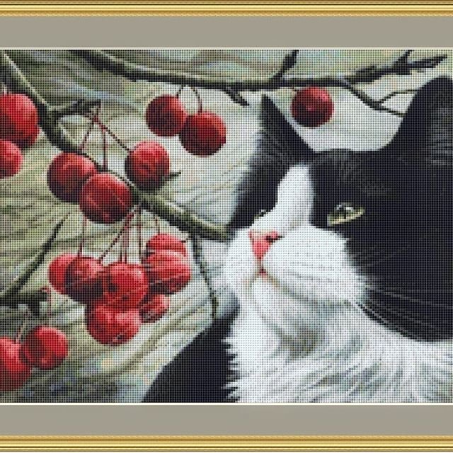 Кот и ягоды - ягоды, домашние любимцы, котенок, зима - оригинал