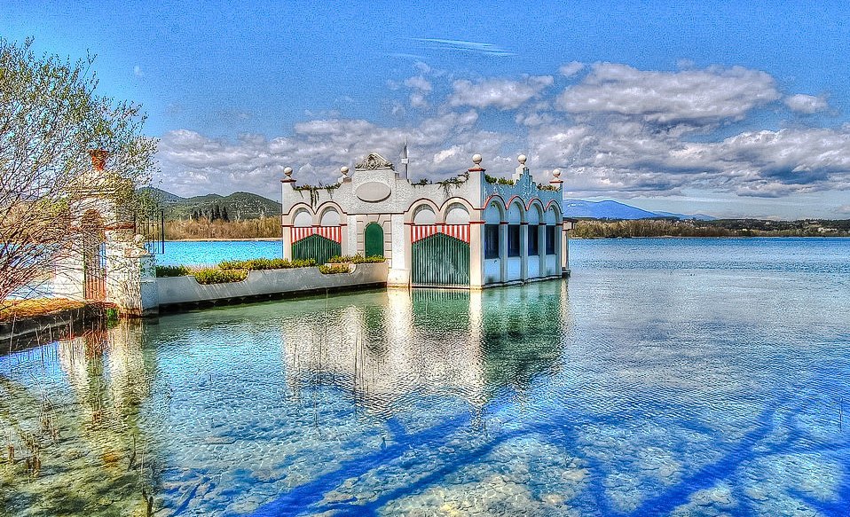 Banyoles Lake-Girona-Catalonia. - landscapes.scenarys. - оригинал