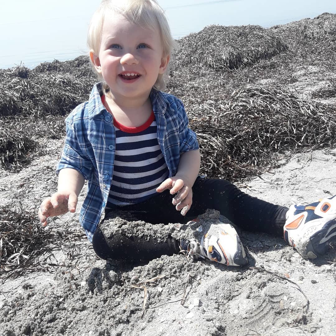 Малыш на берегу моря - море, ребенок, пляж. - оригинал