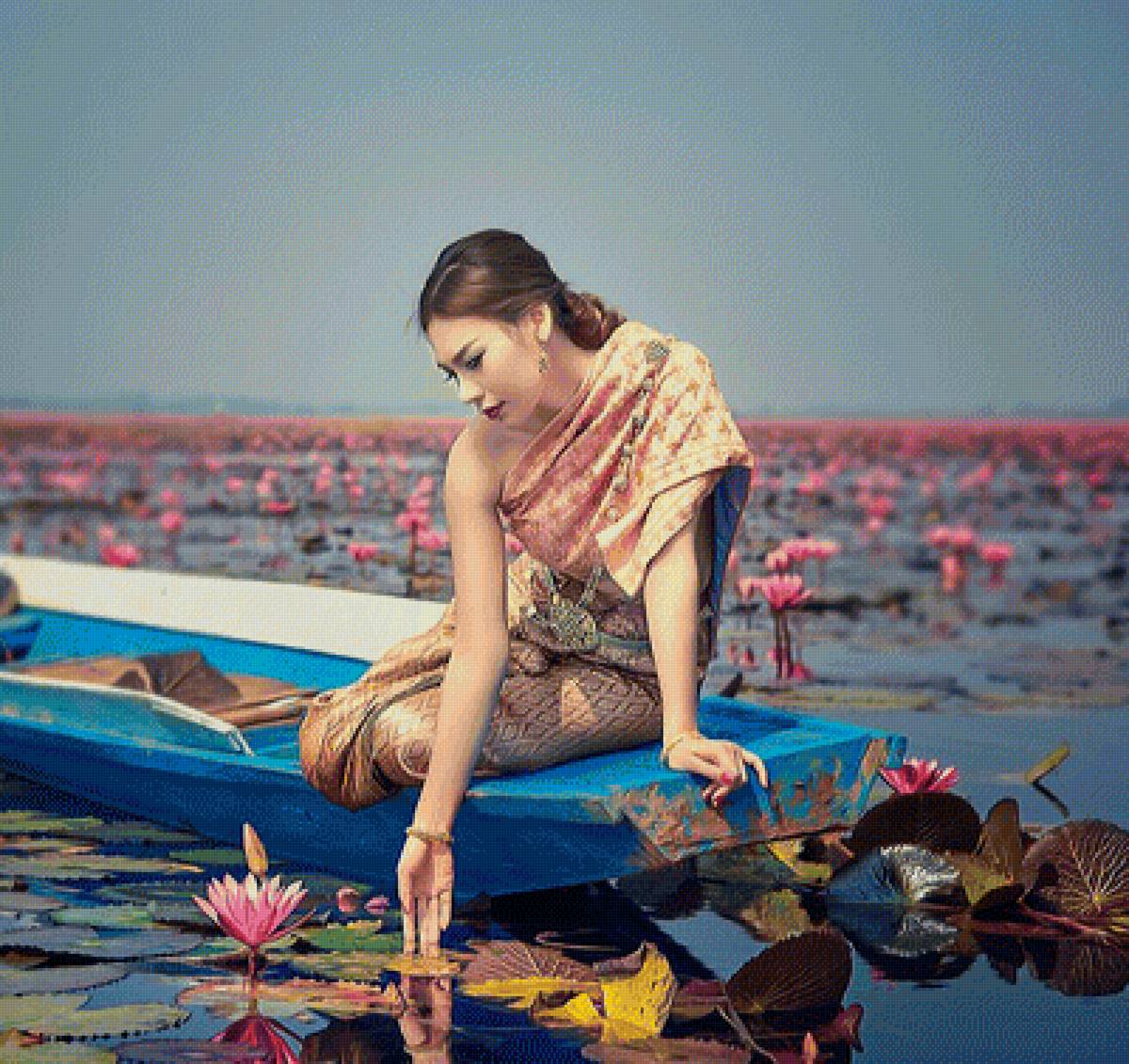 Тайка в лодке на пруду с лотосами - вода, лодка, лотосы, цветы, озеро, красивая девушка, пруд - предпросмотр