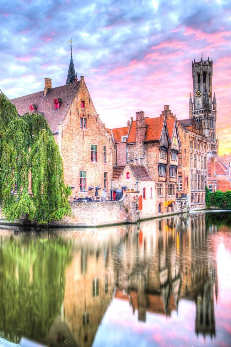 Hostelsmania - hotel, river, water, mirror - оригинал