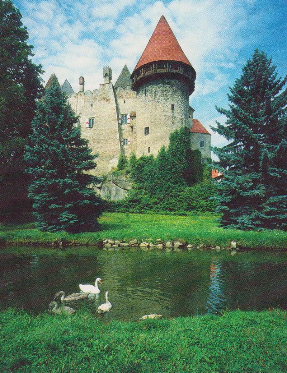 Крепость Хайденрайхштайн, Австрия - река, замок, башни, крепость, лебеди - оригинал