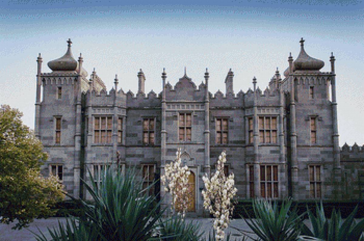 Фасад Воронцовского дворца в Крыму - деревья, дворец, крым - предпросмотр