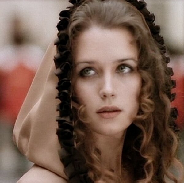 Ирина Алферова в роли Констанции Бонасье - девушка, красавица, актриса - оригинал