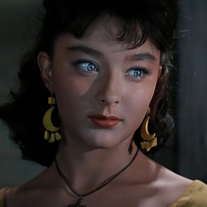 Анастасия Вертинская в роли Гутиэре - красавица, девушка - оригинал