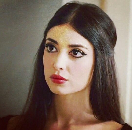 Красотка - девушка, портрет - оригинал