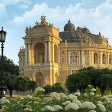 Одесский Оперный театр в лучах солнца