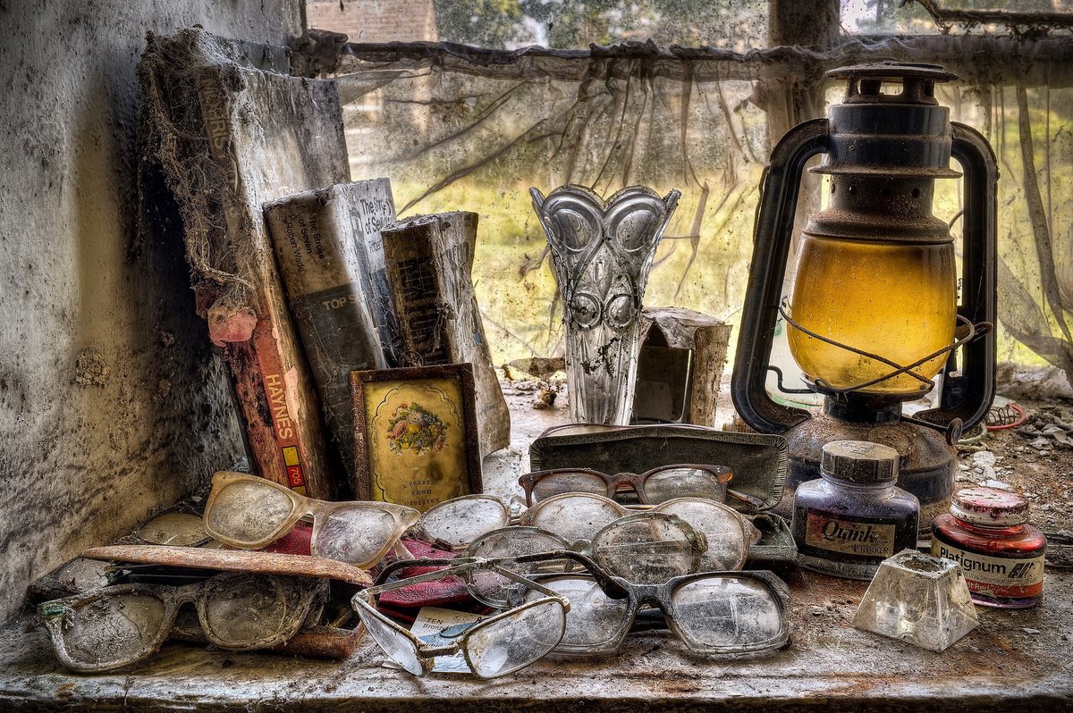 старина - лампа, старина, пнк, окно, натюрморт, стекло, очки, книги - оригинал