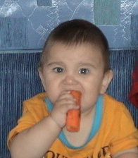 мальчик с морковкой