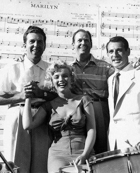 arilyn y amigos monocolor - оригинал