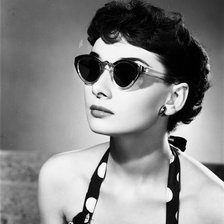 Audrey amb ulleres