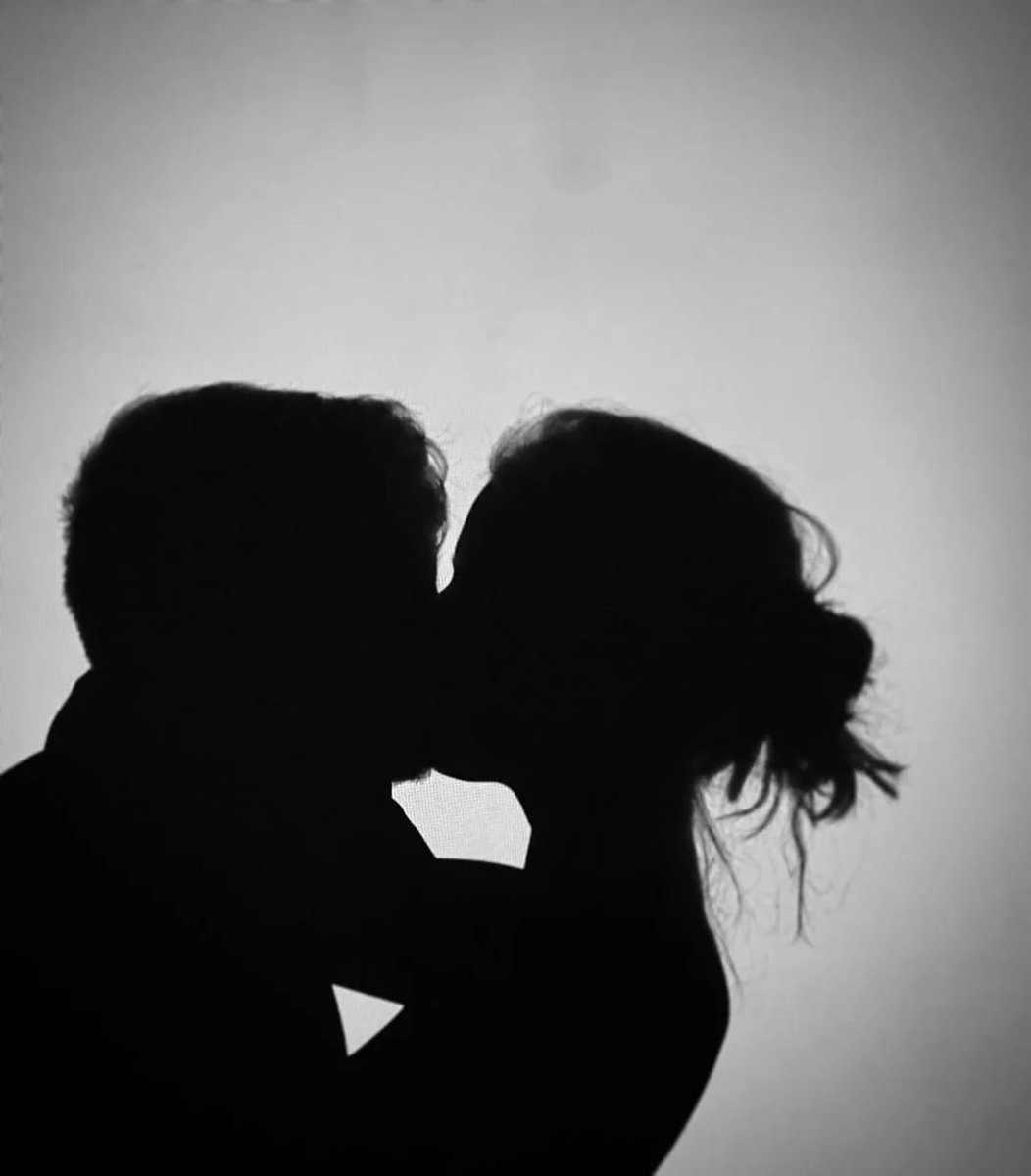поцелуй 1 - поцелуи парочки любовь монохром - оригинал