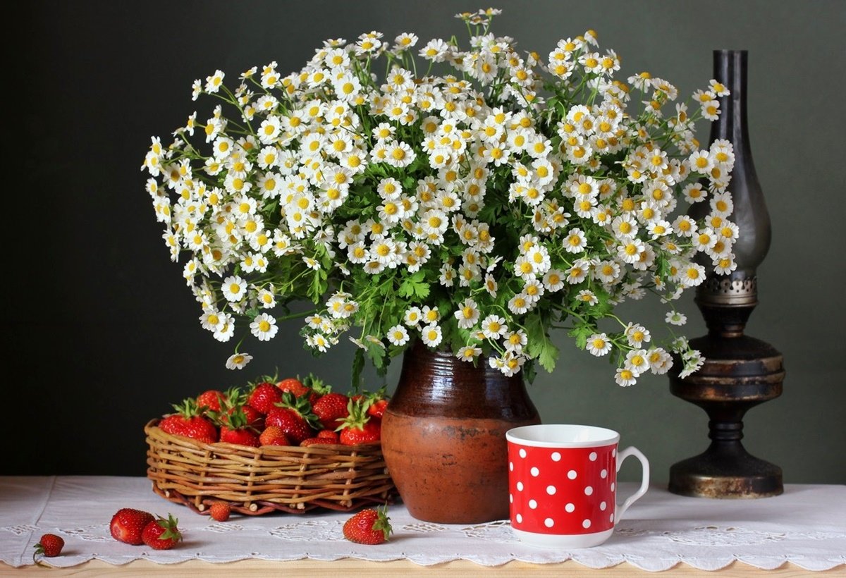 Boque de camomila e morangos. - flores. frutas . - оригинал