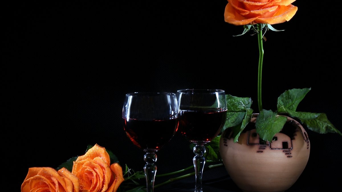 Добрый вечер - вино, цветы, бокалы - оригинал