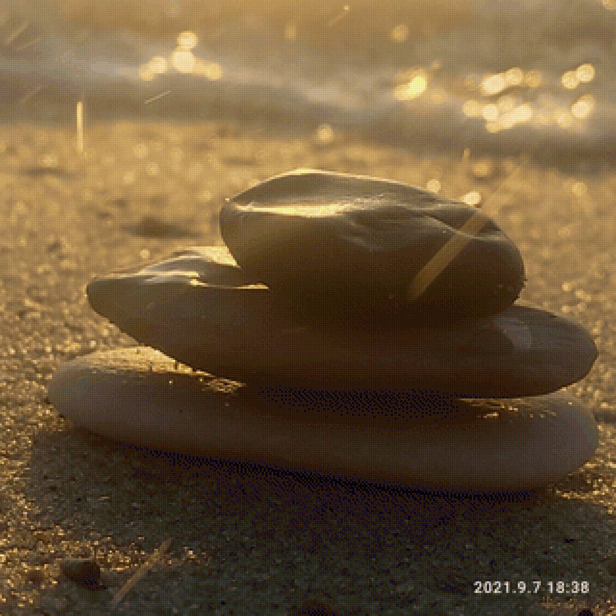 На память о лете - море, пляж, камни, закат - предпросмотр