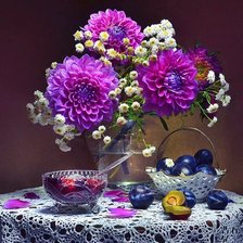 Boque de flores .e frutas .