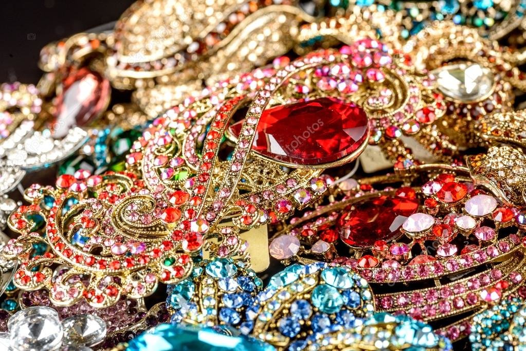 драгоценности с камнями - золото, драгоценности, камни - оригинал