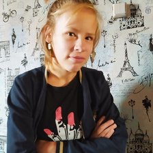 Скромная девочка