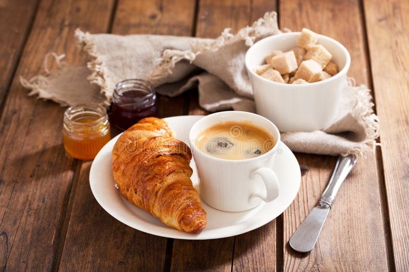 Кофе и круассан - оригинал