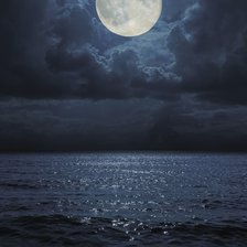 Море и луна