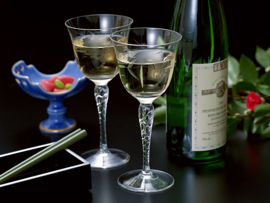 Бокалы с вином - бокал вино - оригинал