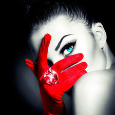 Схема вышивки «Девушка в красных перчатках»