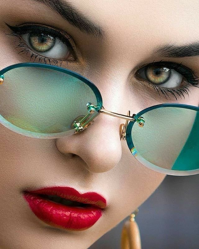 Девушка с глазами кошки - девушка, человек - оригинал