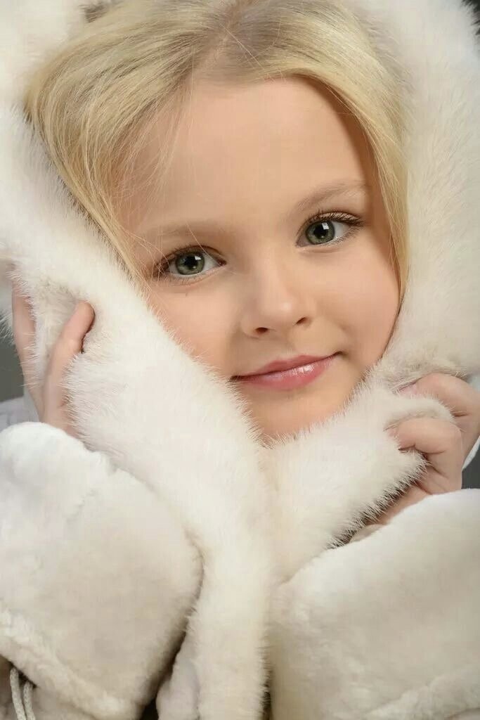 Маленькая снегурочка - девочка, дети - оригинал