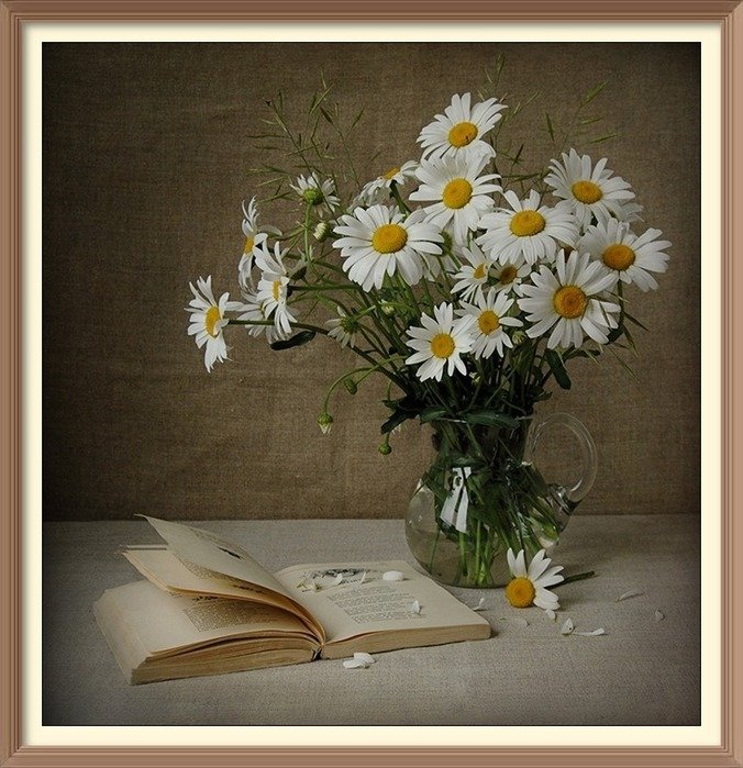 Погадаю на ромашке - натюрморт, цветы, книга, букет, ромашки - оригинал