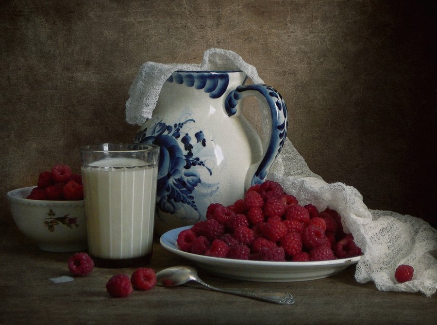 Малина с молоком - натюрморт, малина, ягода, молоко - оригинал