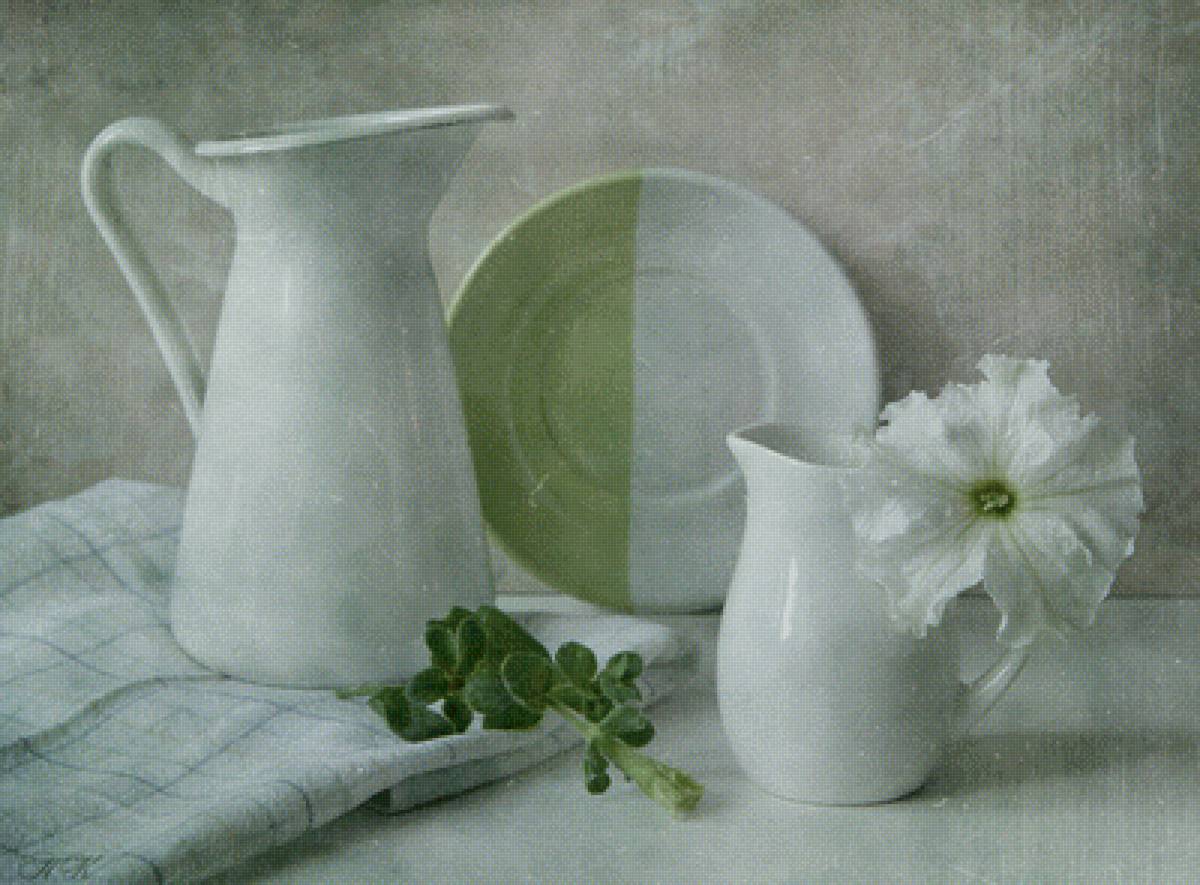 Белая петуния - цветок, посуда, натюрморт, петуния, кувшин - предпросмотр